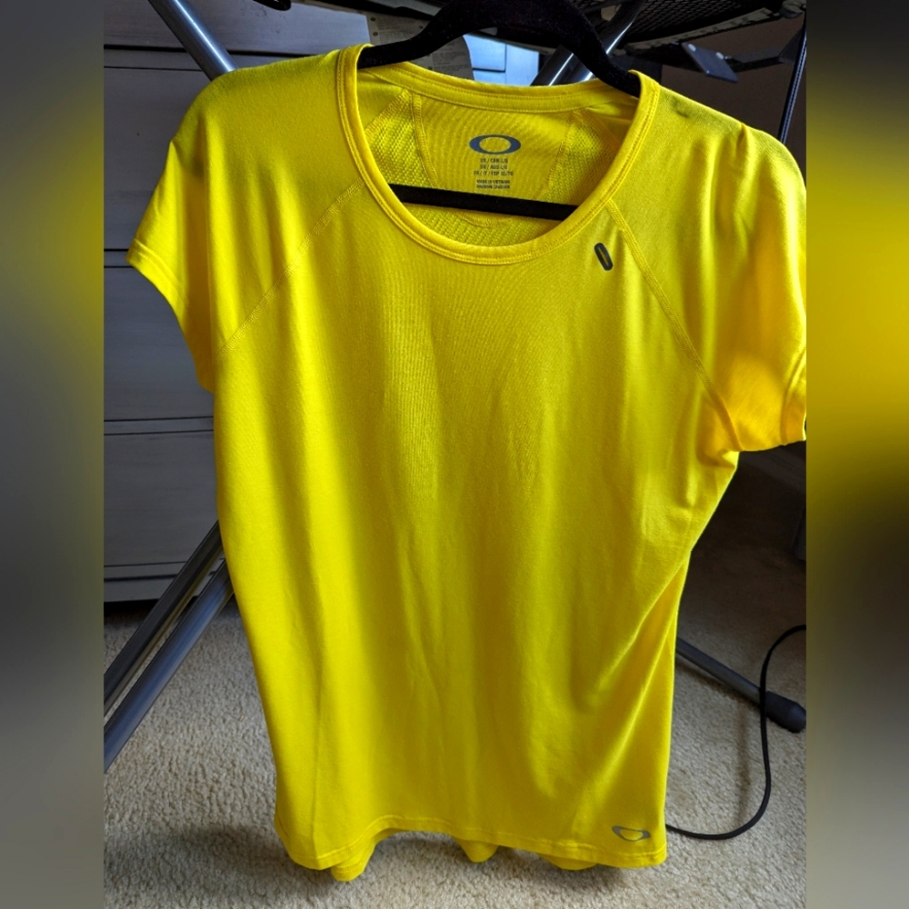 Oakley women's workout top